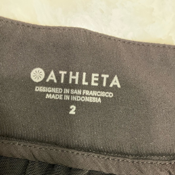 Athleta Trekkie Bermuda 2.0 Shorts Black Ripstop Stretch Athletic Hiking, Sz 2 - Picture 9 of 14
